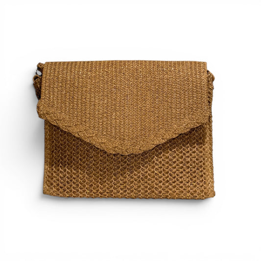 Bolso Clutch Rafia Camel con Detalles Dorados